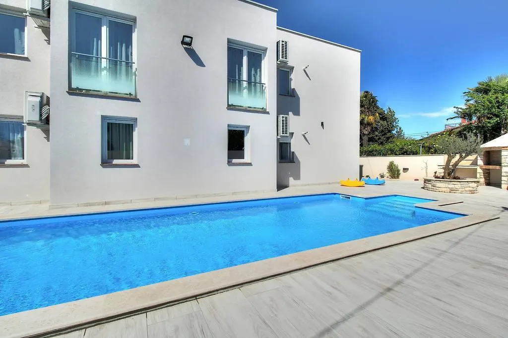 אומאג Apartments Riccardo