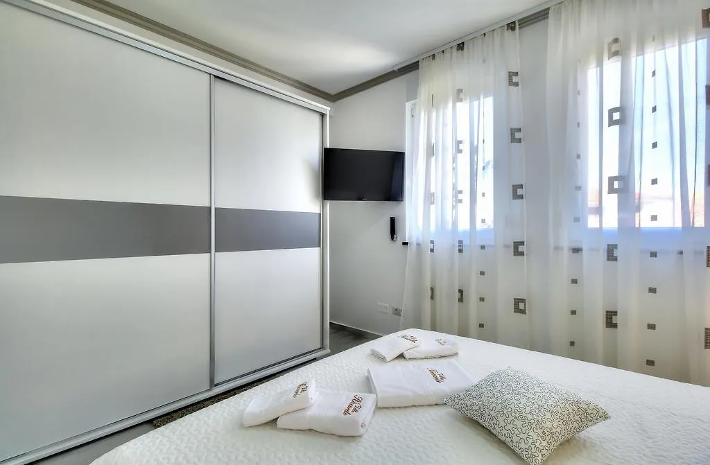 אומאג Apartments Riccardo
