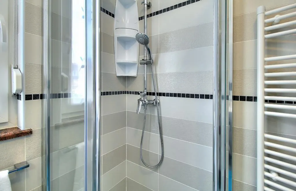אומאג Apartments Riccardo