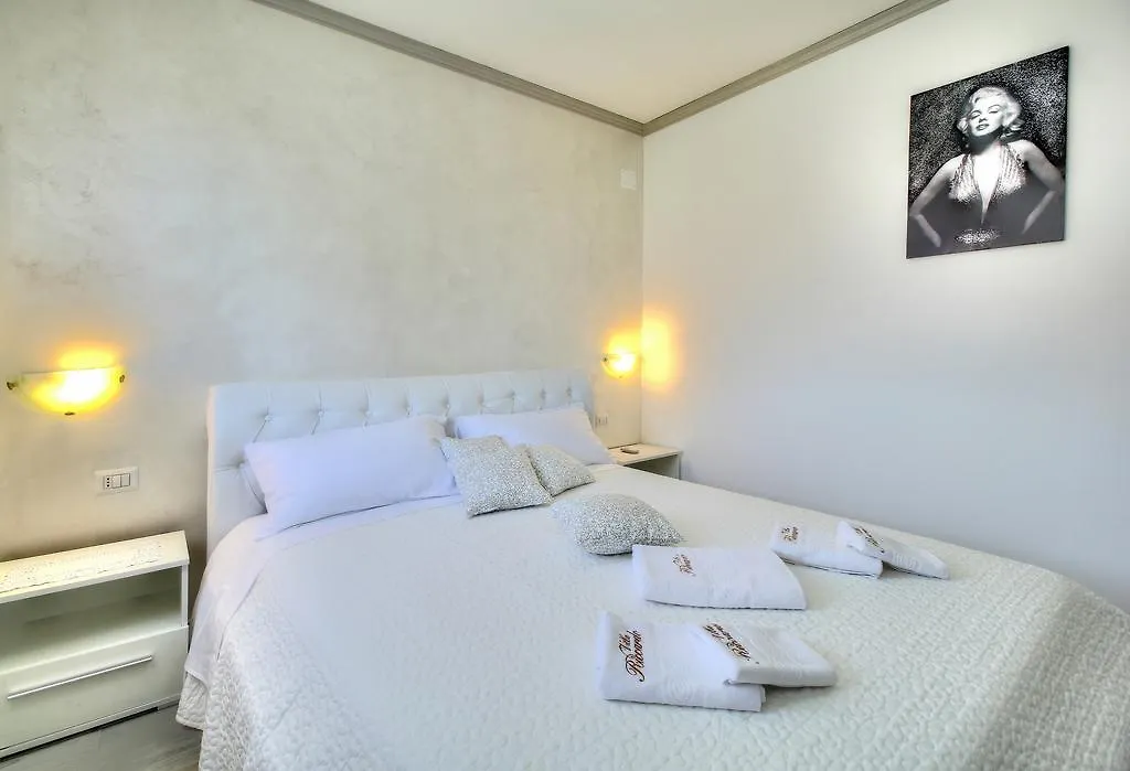 אומאג Apartments Riccardo 0*,