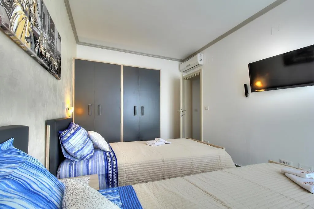 אומאג Apartments Riccardo