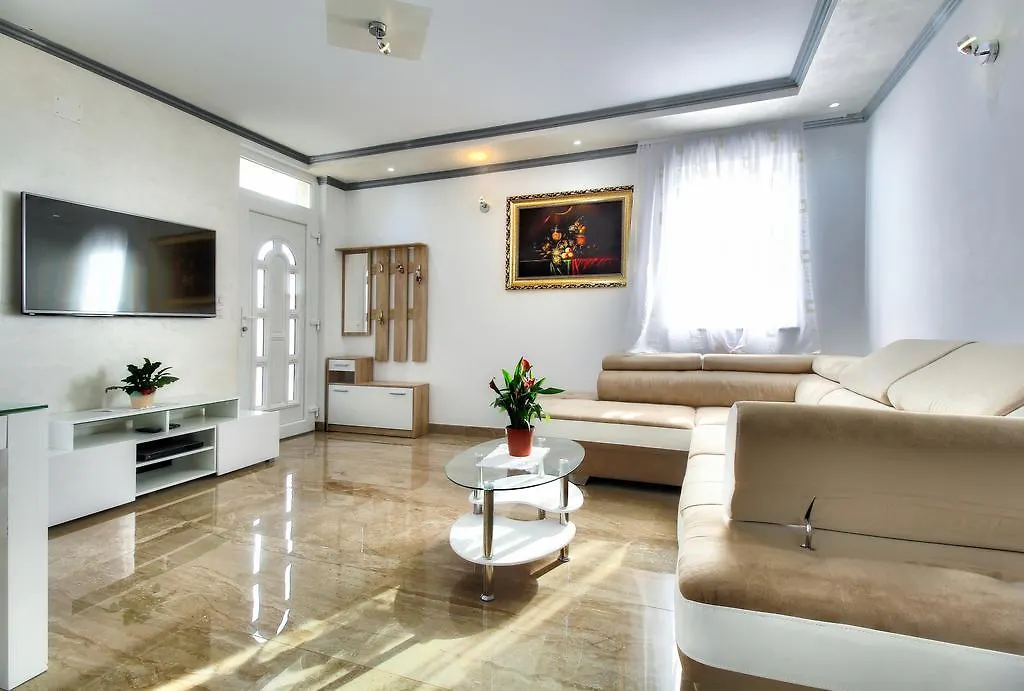 אומאג Apartments Riccardo