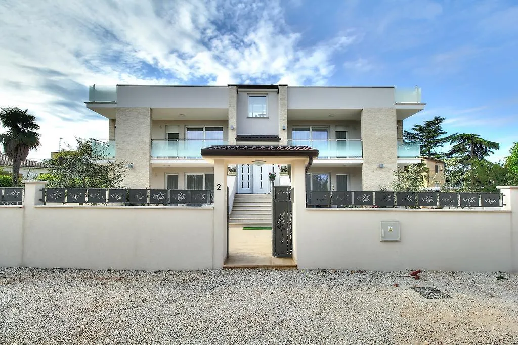 אומאג Apartments Riccardo