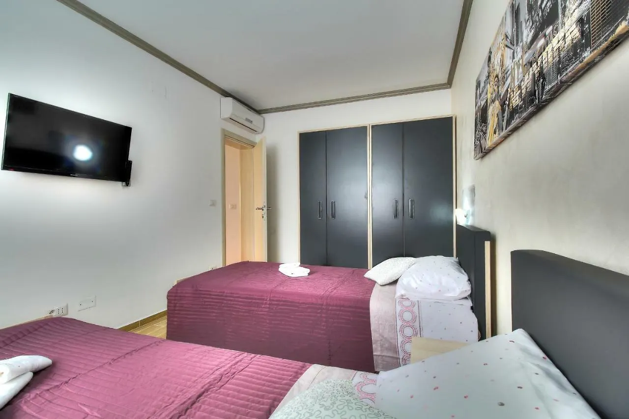 אומאג Apartments Riccardo קרואטיה