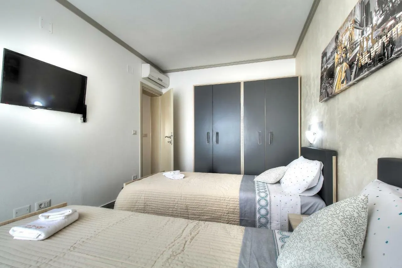 אומאג Apartments Riccardo 0*,  קרואטיה