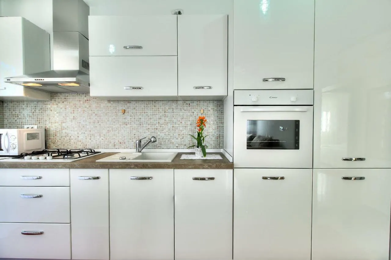 אומאג Apartments Riccardo