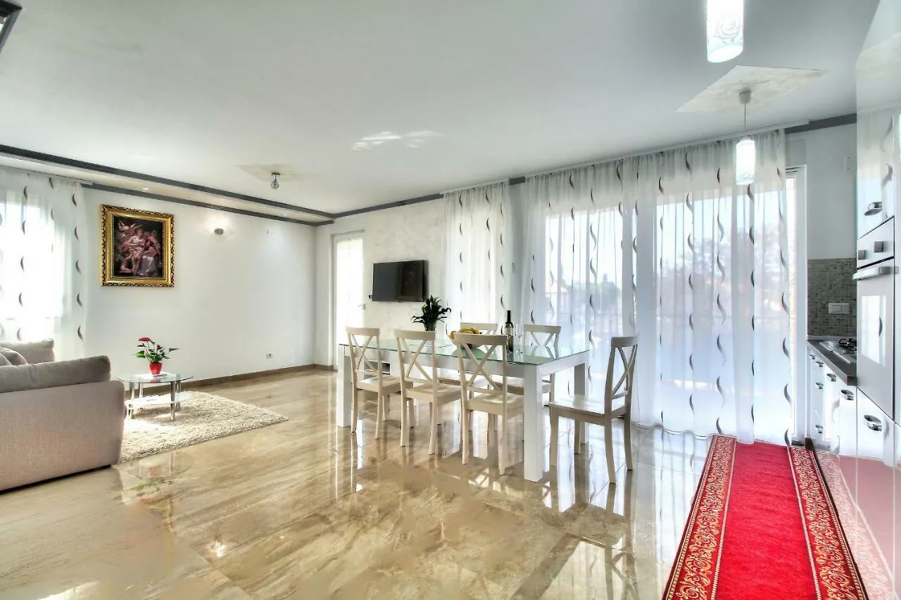 Apartments Riccardo Umag 0*,