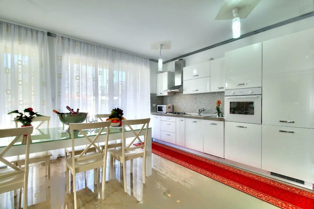 אומאג Apartments Riccardo 0*,  קרואטיה