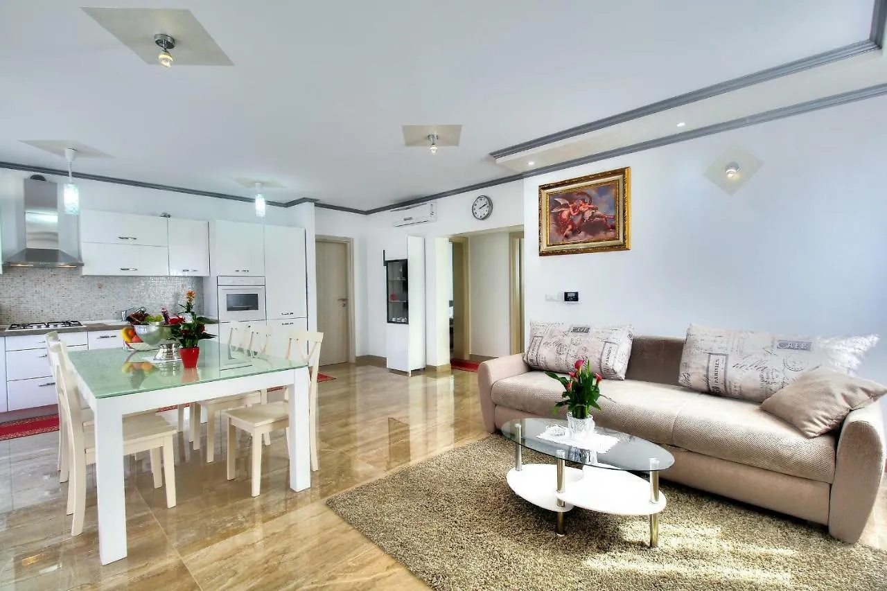 אומאג Apartments Riccardo קרואטיה