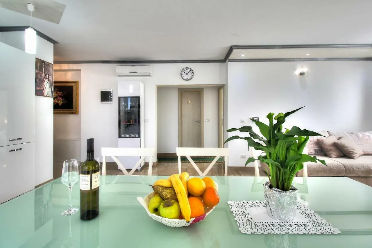 אומאג Apartments Riccardo קרואטיה