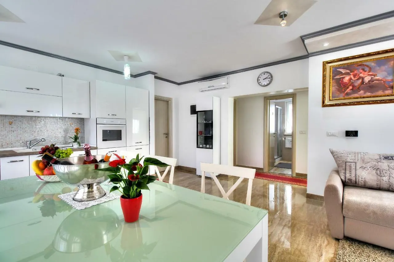 Apartments Riccardo Umag 0*,